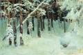 bosque en el invierno paisaje nevado de Isaac Levitan